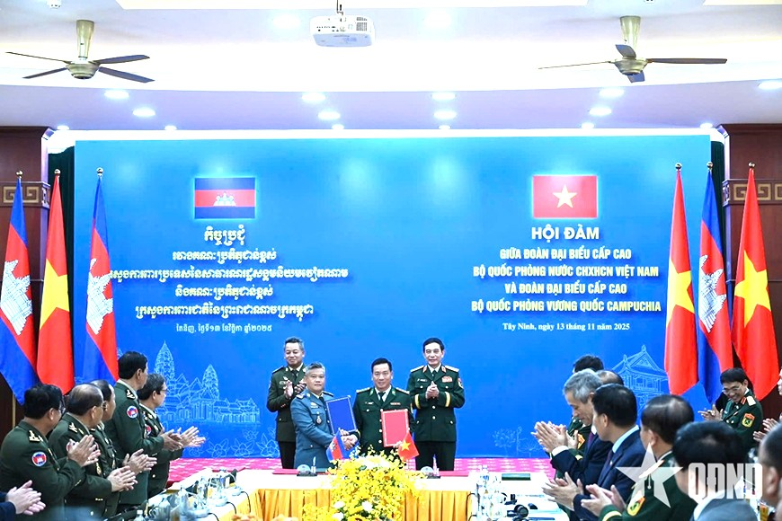 Giao lưu hữu nghị quốc phòng biên giới Việt Nam - Campuchia lần thứ hai: Bộ trưởng Bộ Quốc phòng hai nước Việt Nam - Campuchia hội đàm